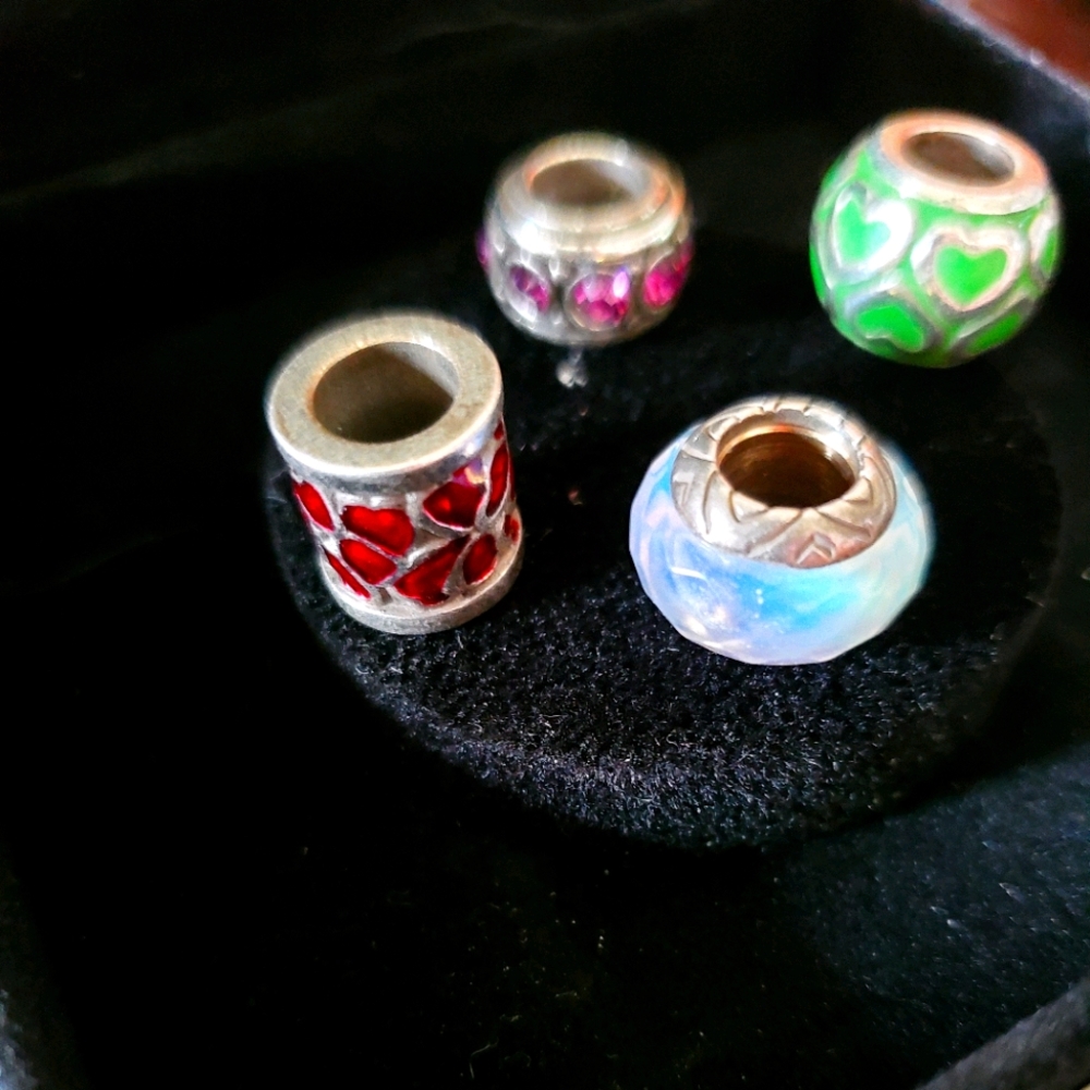 Set of 4 Brighton beads